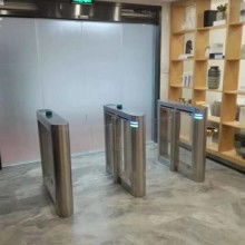  永康市现代不锈钢装璜厂 主营 电动伸缩门 电动门 道